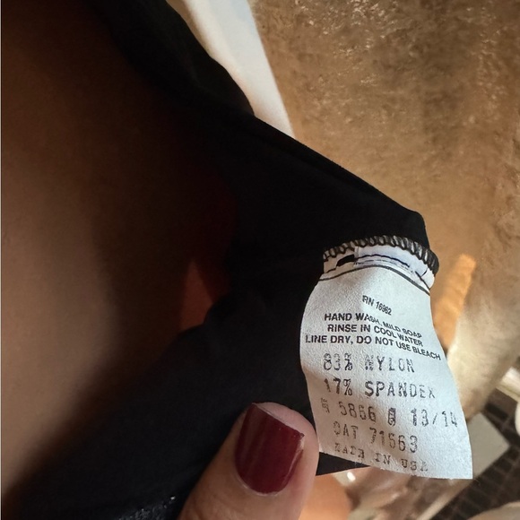 Gottex Black and White Bikini with Structured Elegance‎ - Picture 12 of 14